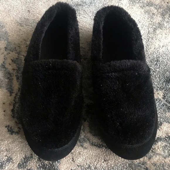 Nwot Acorn Black Sparkly Slippers